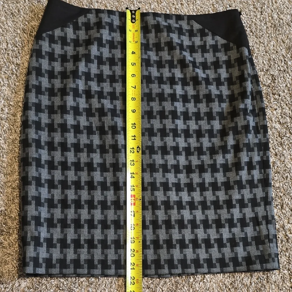 The Limited Black and Gray A-Line Skirt - Picture 4 of 9